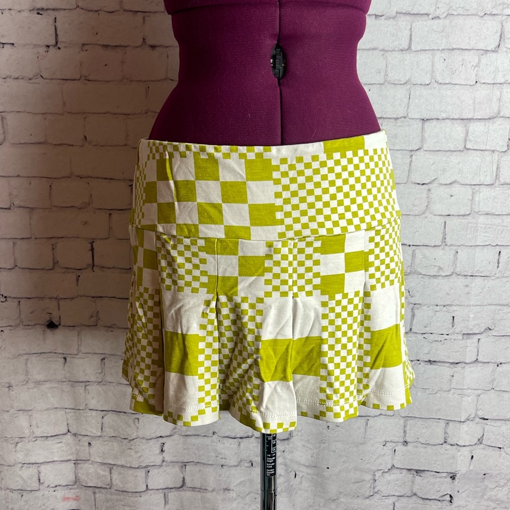 Urban outfitters green and white checker print pleated mini skirt size large